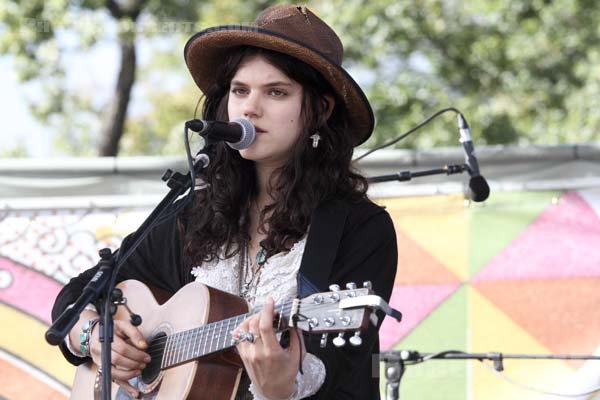 SOKO - 2011-09-11 - PARIS - Parc de Bagatelle - 